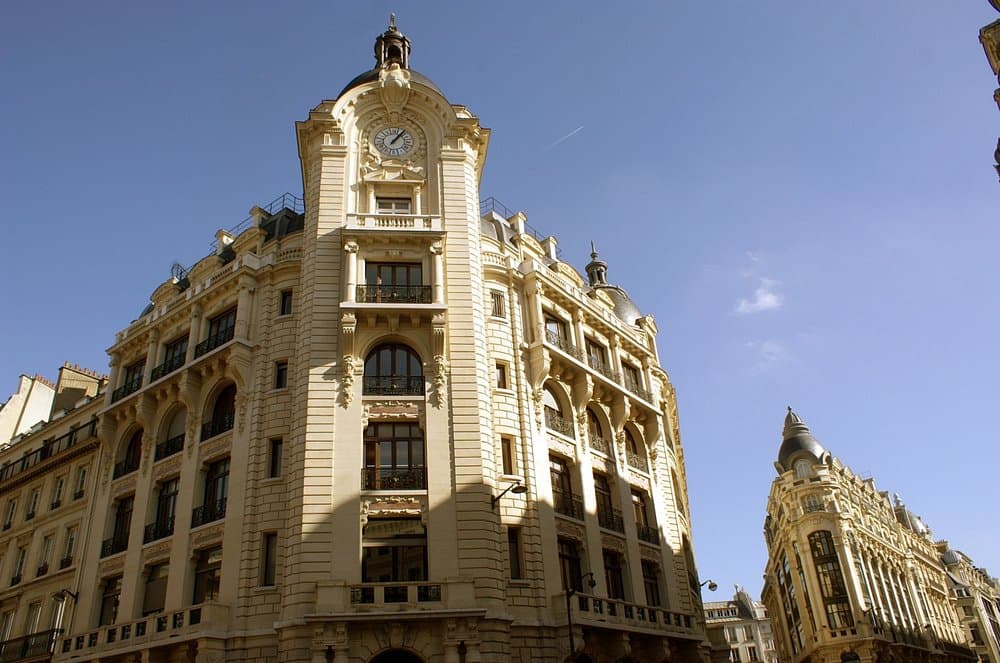 Acheter dans Paris Ouest en 2025 : le bon moment ?